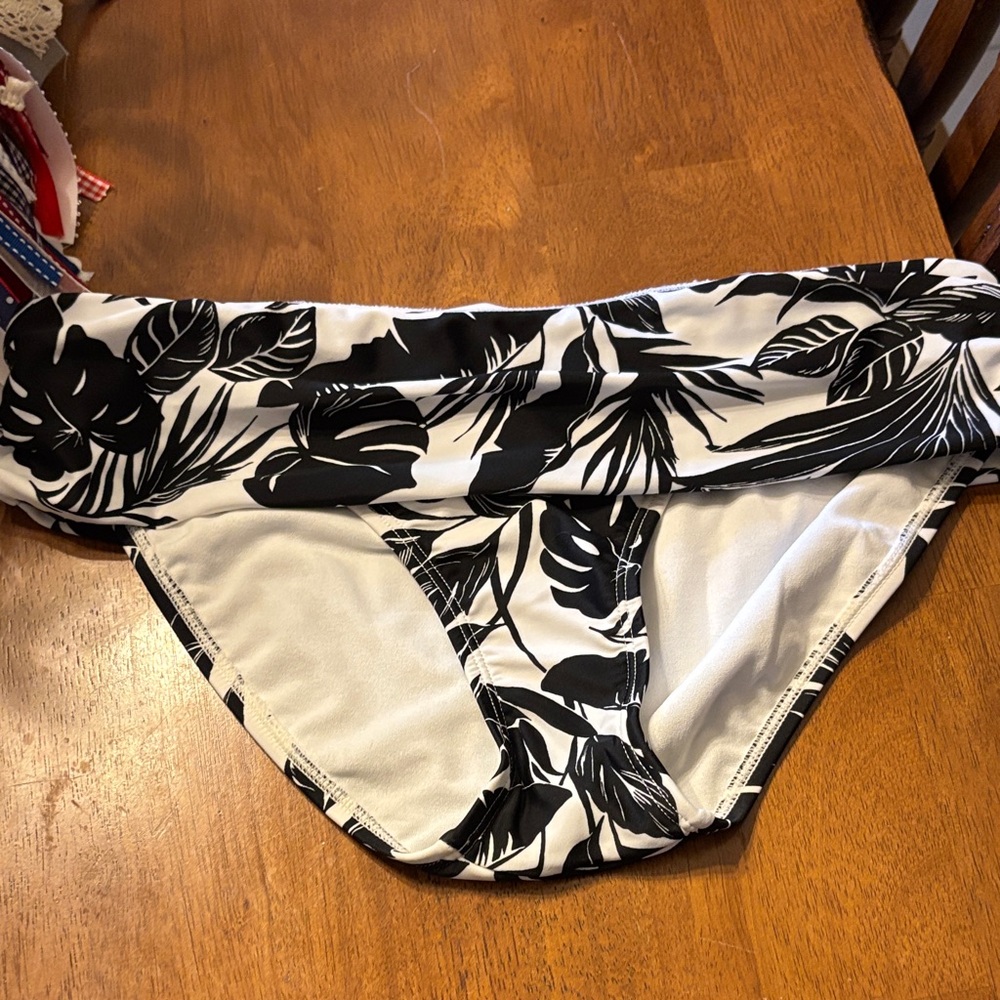 Old Navy Black and White Tropical Print Bikini Bottom
